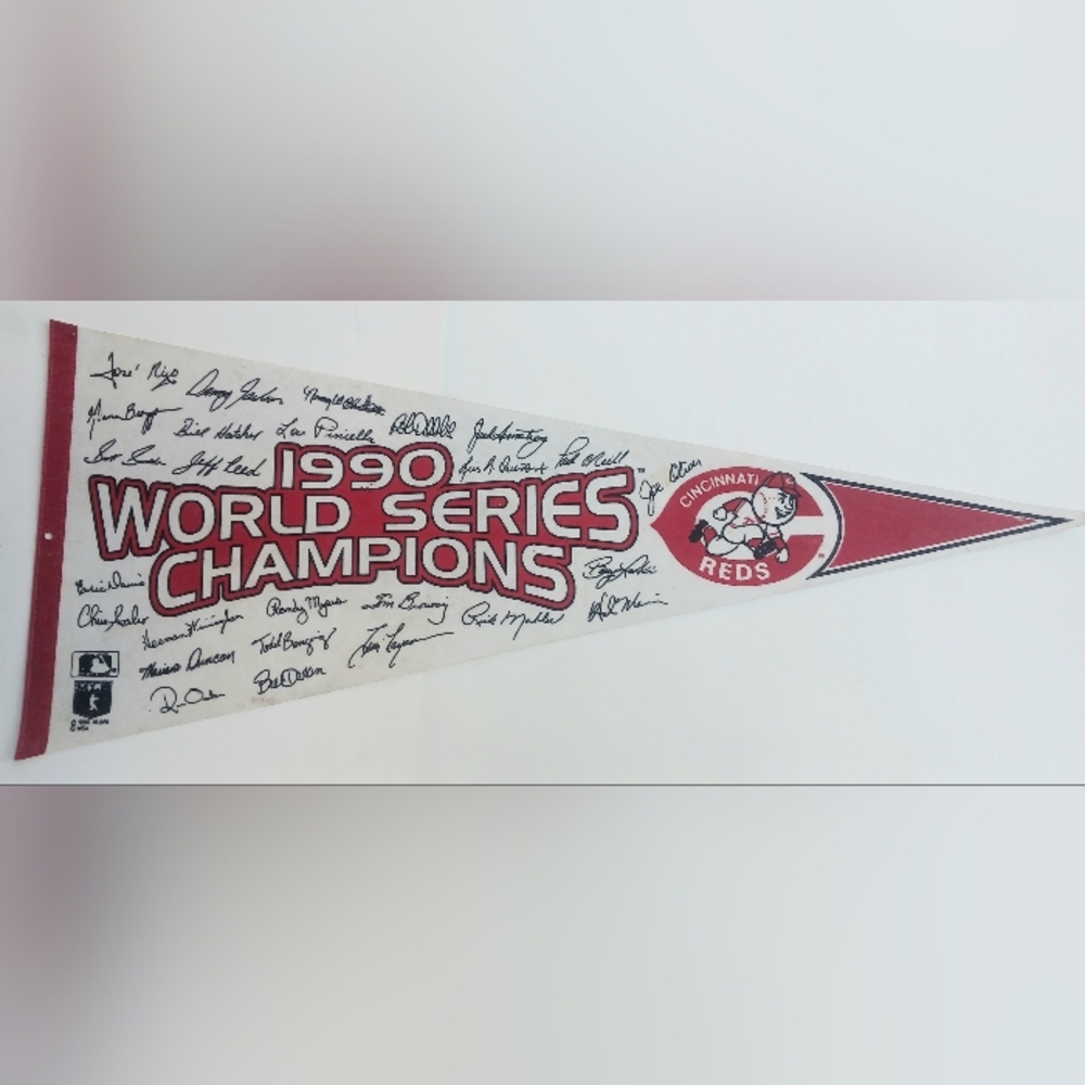 1990 CINCINNATI REDS World Series Champions Signatures 30" Full Sized Pennant
